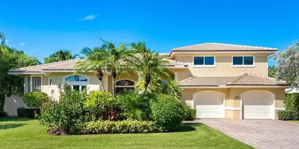 225 Cove Place