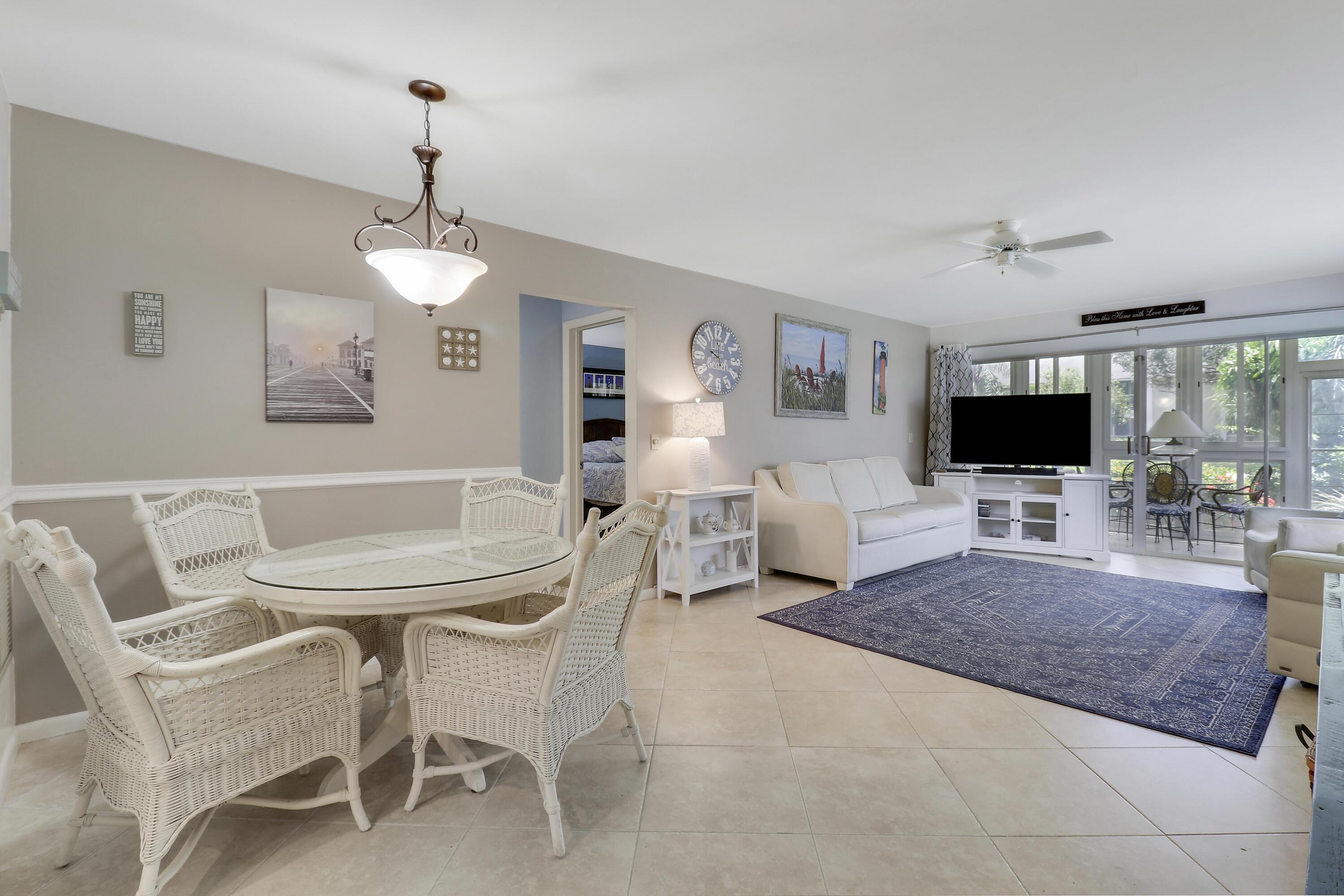 Image 3: Living Room