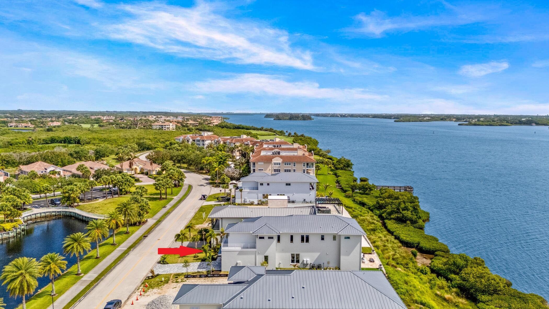 Image 2: Enjoy Spectacular Riverfront Views