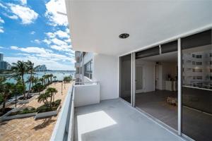 11 Island Ave