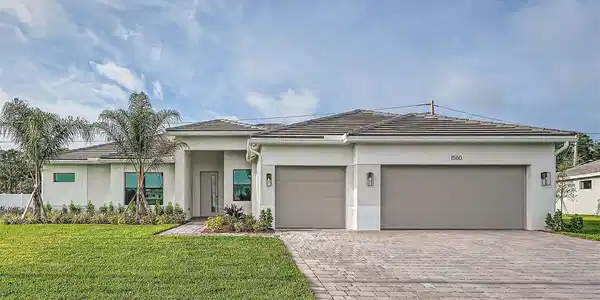1560 Lago Circle