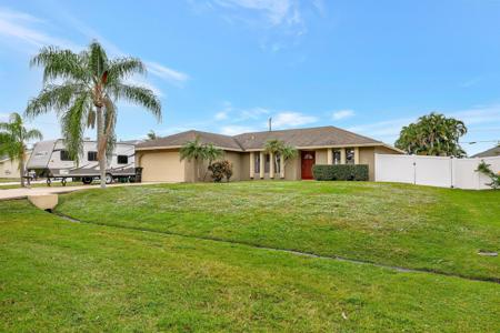 315 SE Navy Avenue