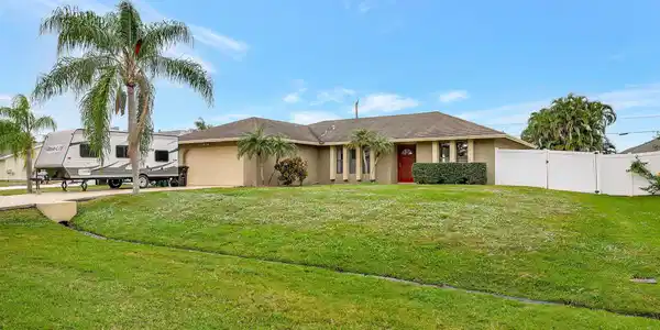 315 SE Navy Avenue