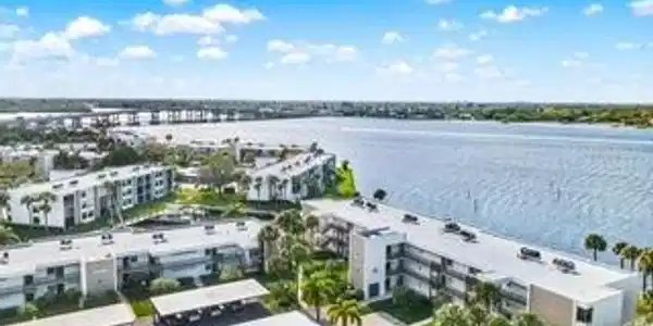 Image 2: 8-106_Circle_Bay-3