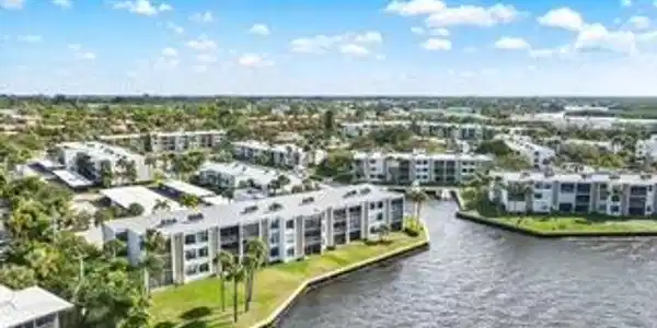 Image 4: 8-106_Circle_Bay-1