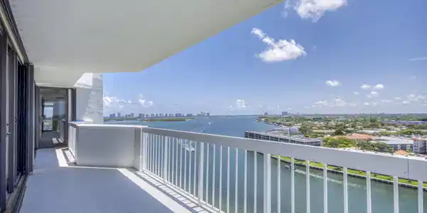 123 Lakeshore Drive