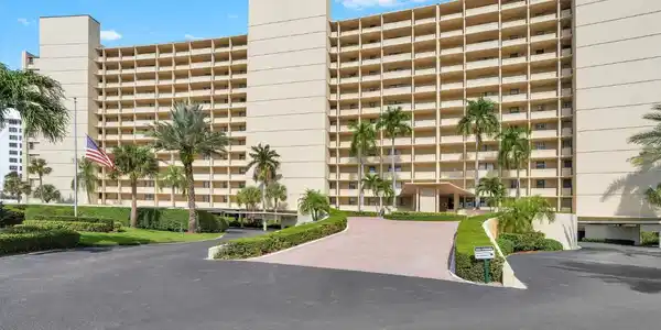 Image 3: Front of building