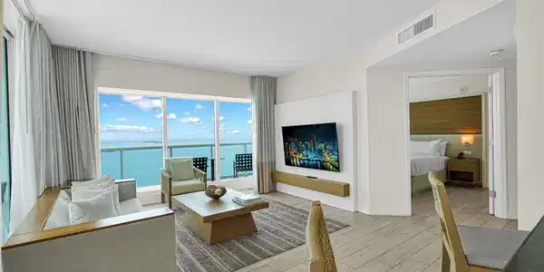Image 4: Living Area
