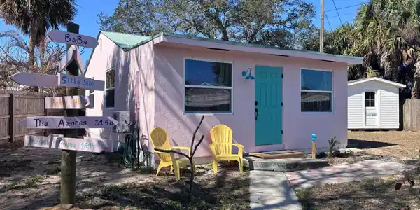 Image 4: Back AIR BNB