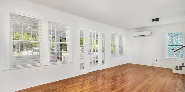 Image 3: Entry