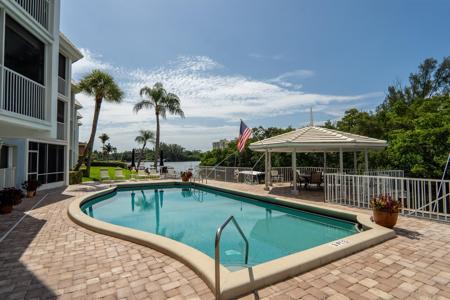 700 NE Harbour Terrace