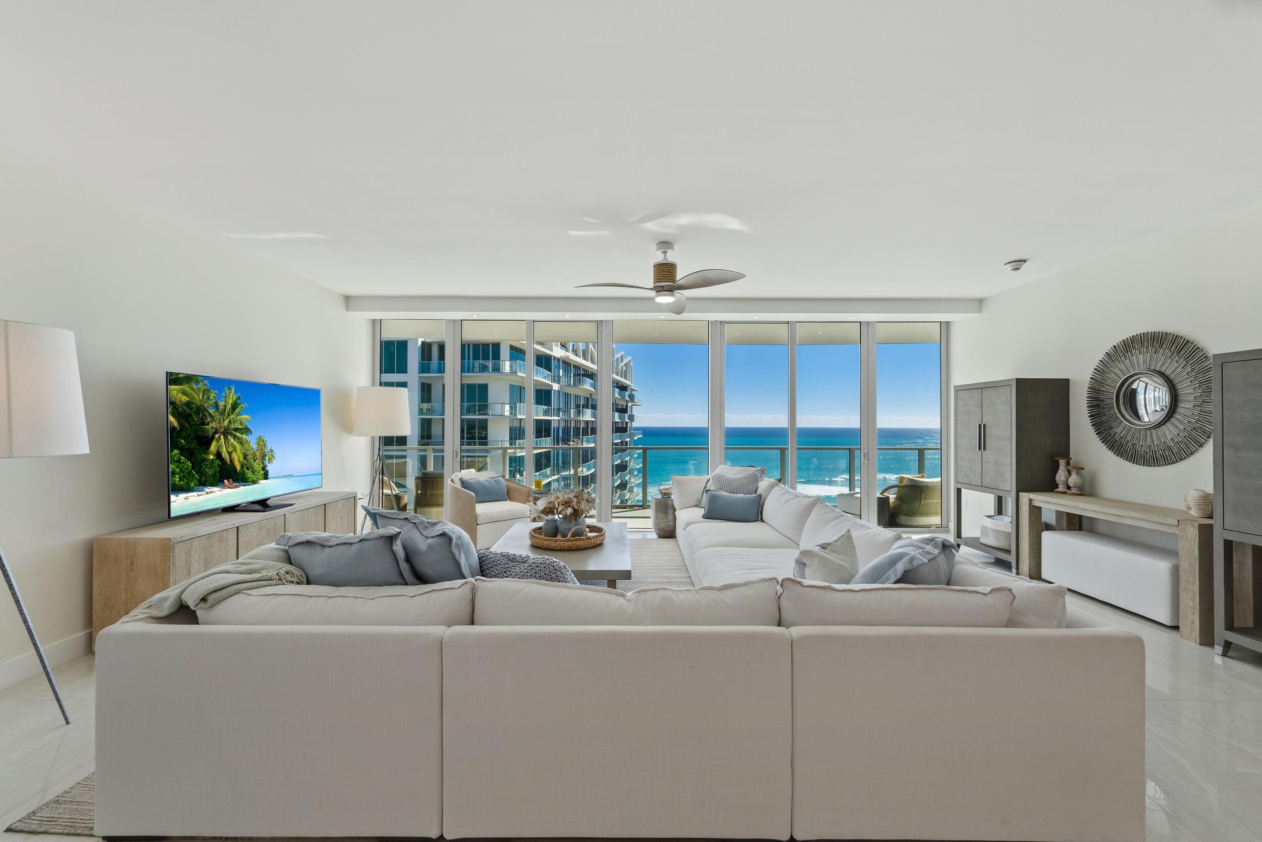 Image 3: Living Room