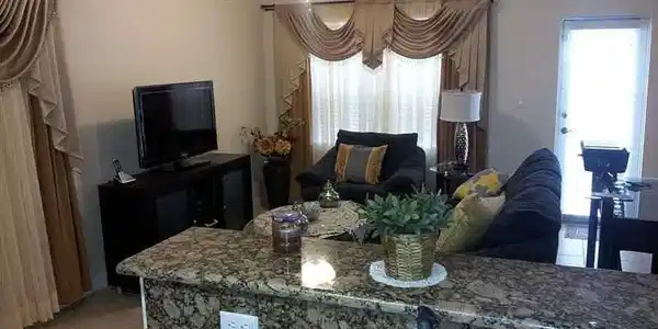 Image 4: Familyrm