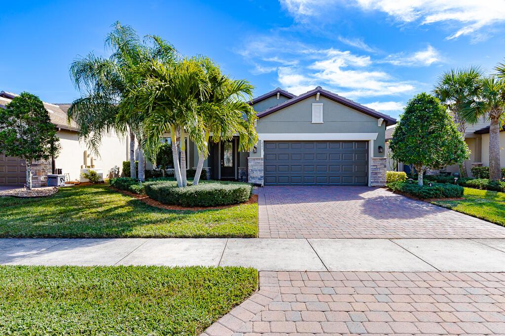 Image 2: 221 SE Longview Drive-2