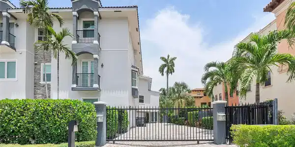 208 SE 10th Ter