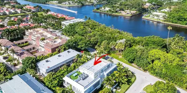 1200 Palm Trail