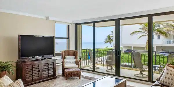 Image 3: Living Ocean View