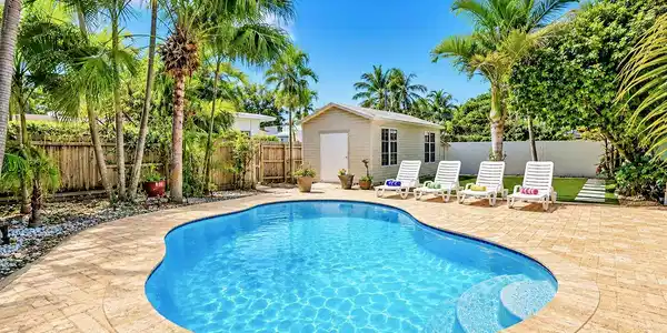 Image 2: Pool