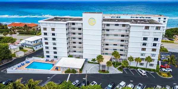 911 Ocean Drive