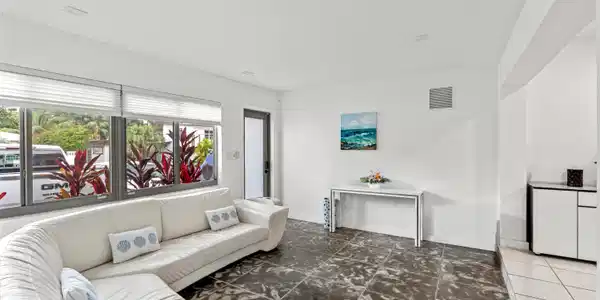 Image 3: Living Room
