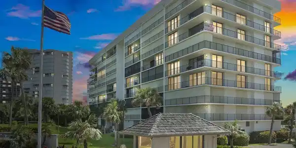 5055 N Highway A1a