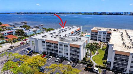 1502 S Lakeside Drive