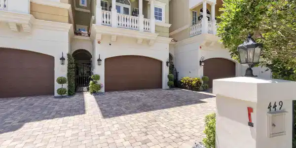 Image 3: 449 NE 19th Ave_087