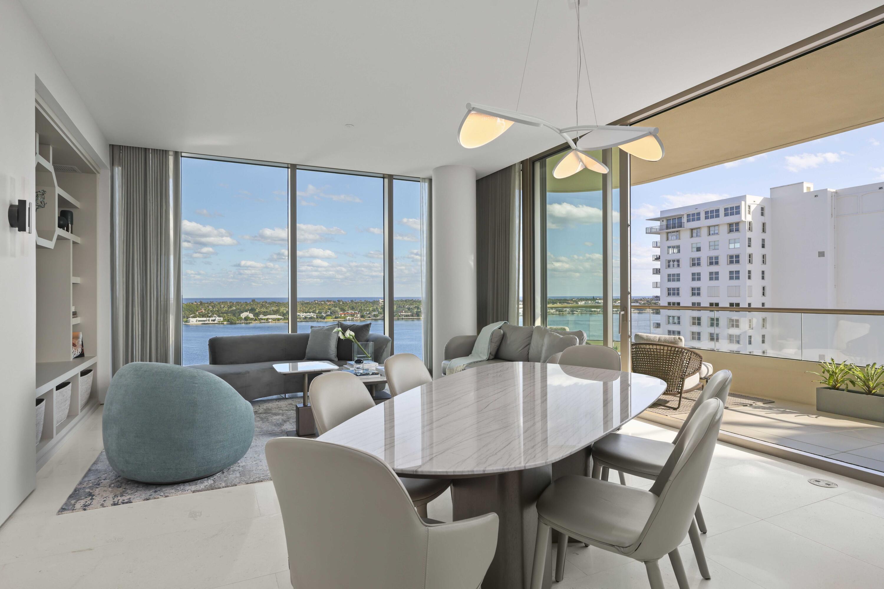 Image 3: 4 - Dining:Living