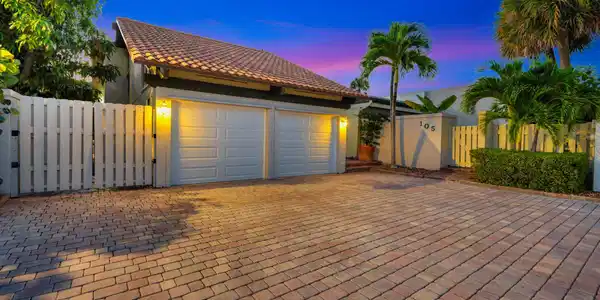 Image 2: 105 Sandpiper Circle West