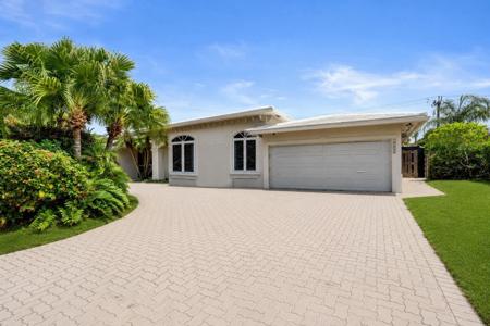 2756 NE 35th Street