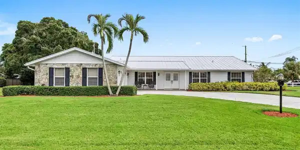 2375 NW Cove View