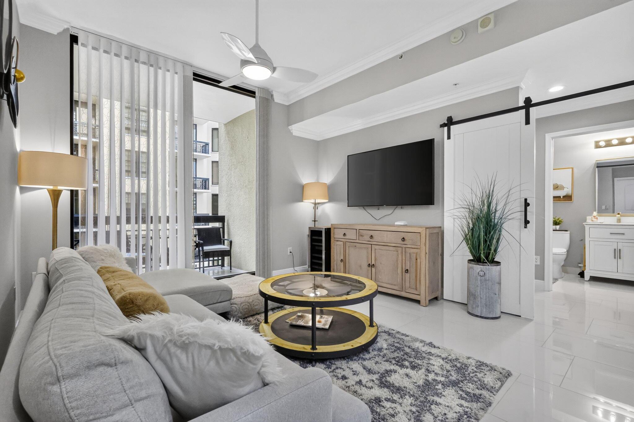 Image 2: FANTASTIC 2 BEDROOMS & 2 BATHROOOMS GARDEN COURTYA