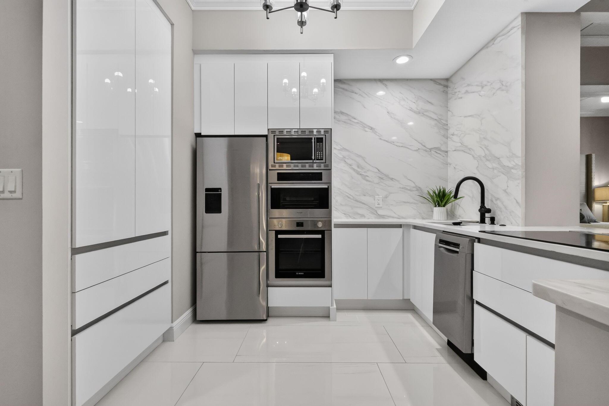 Image 4: Newly Designed Custom Kitchen with all the Bells &