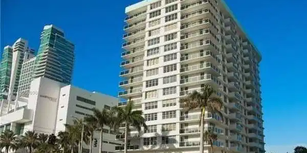 Image 3: SEA AIR TOWERS