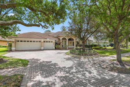 2554 SW Mayacoo Way