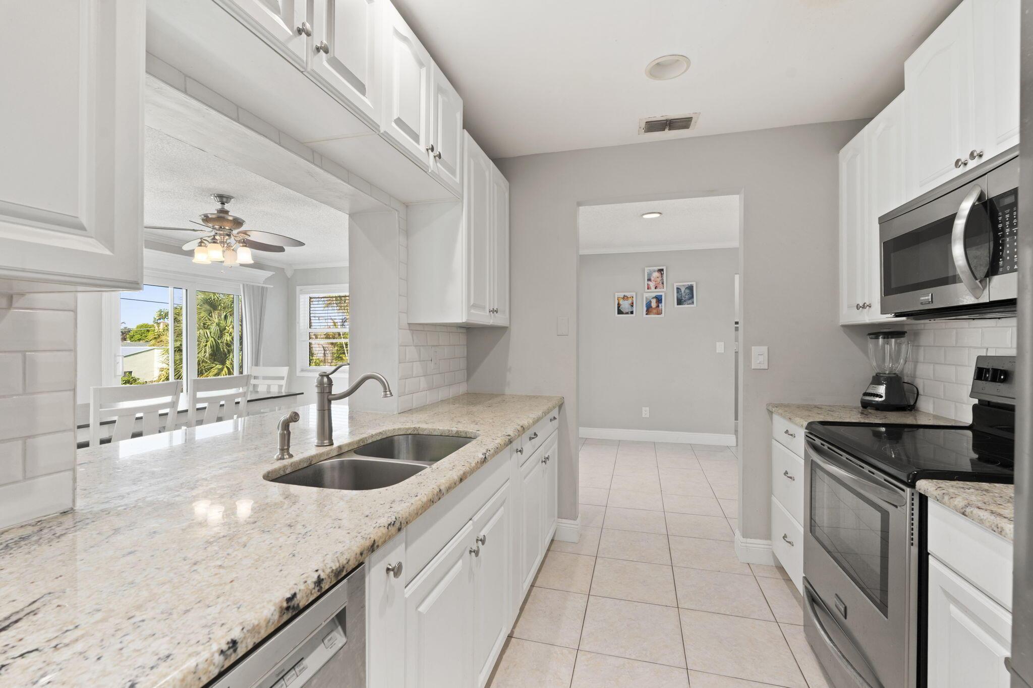 Image 2: 22-web-or-mls-DSC01459