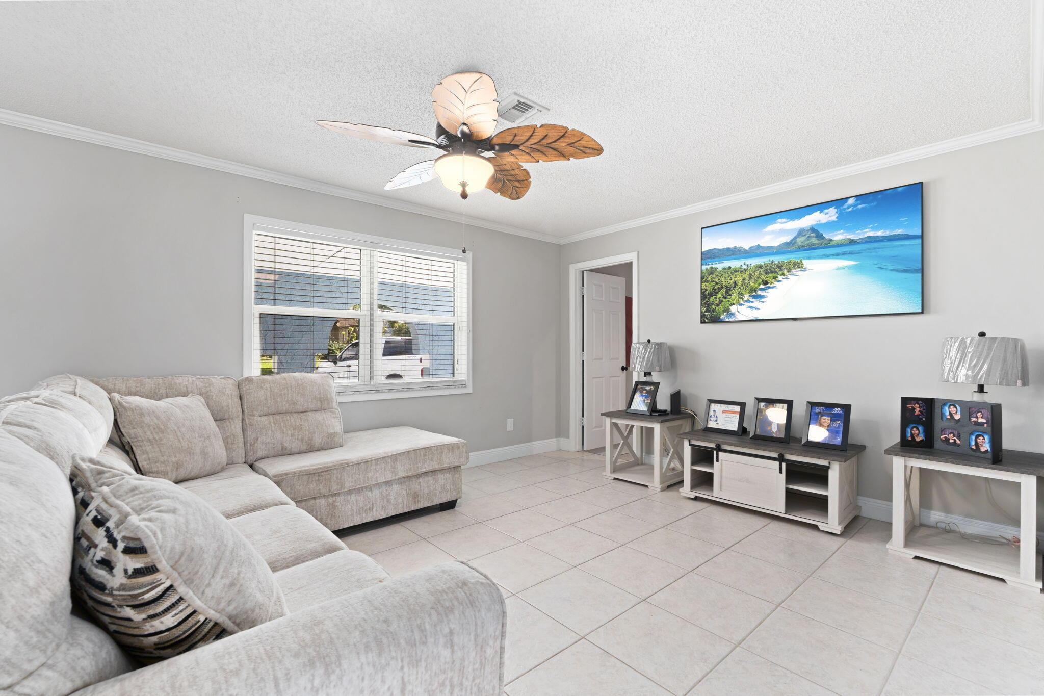 Image 4: 30-web-or-mls-DSC01400