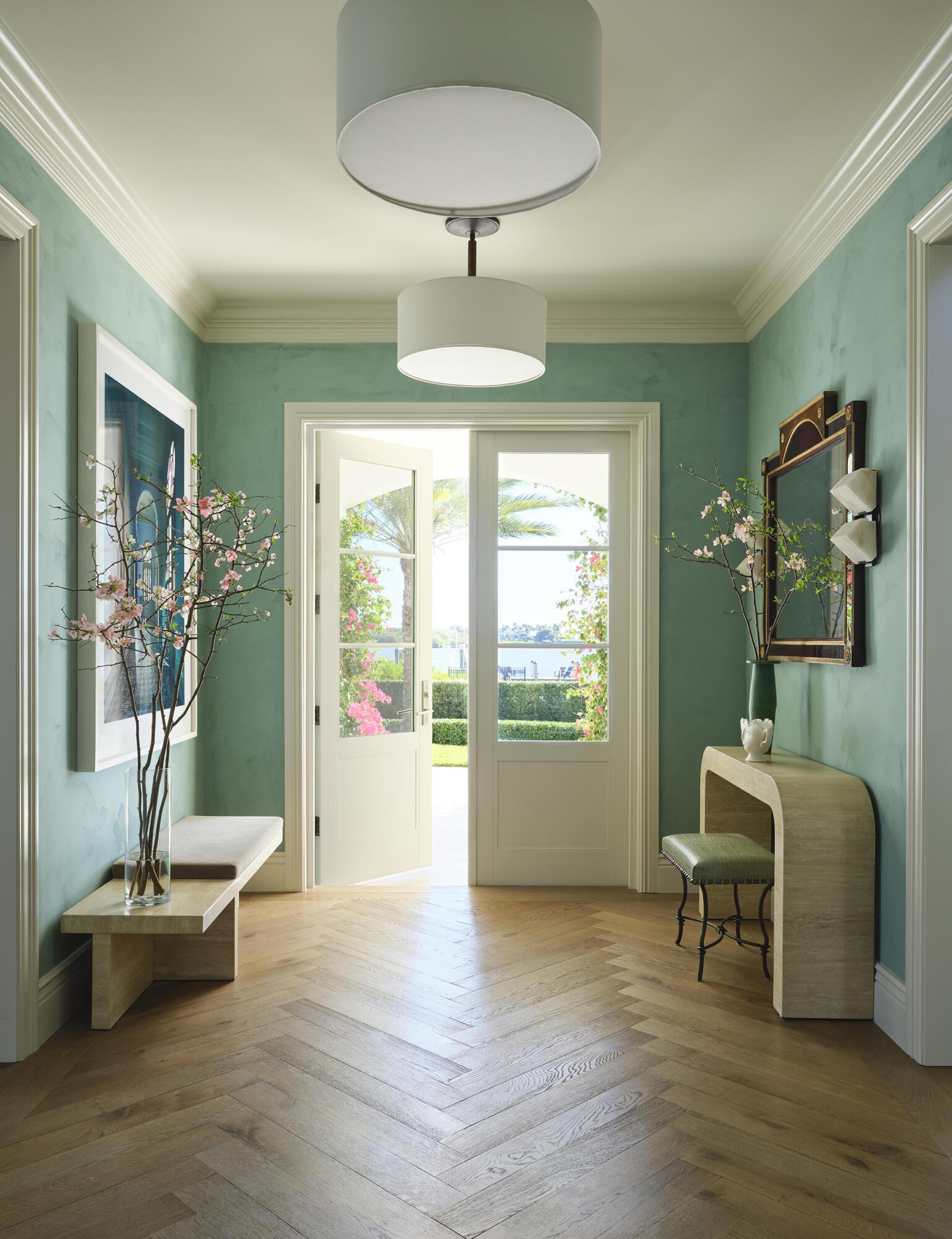 Image 3: foyer