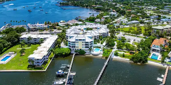 Image 3: 036-305EastOceanAvenue-TH7-Lantana-FL-33
