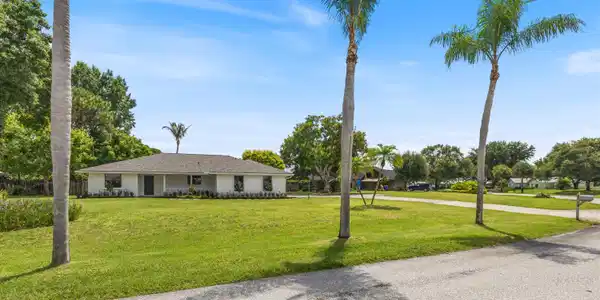 621 NE Town Terrace