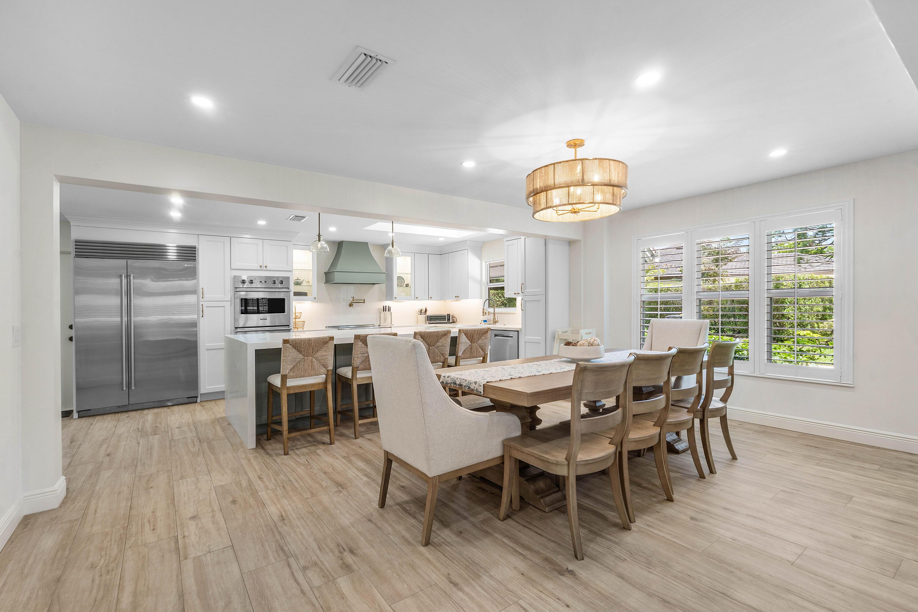 Image 3: Kitchen