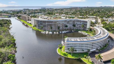 1427 E Hillsboro Blvd