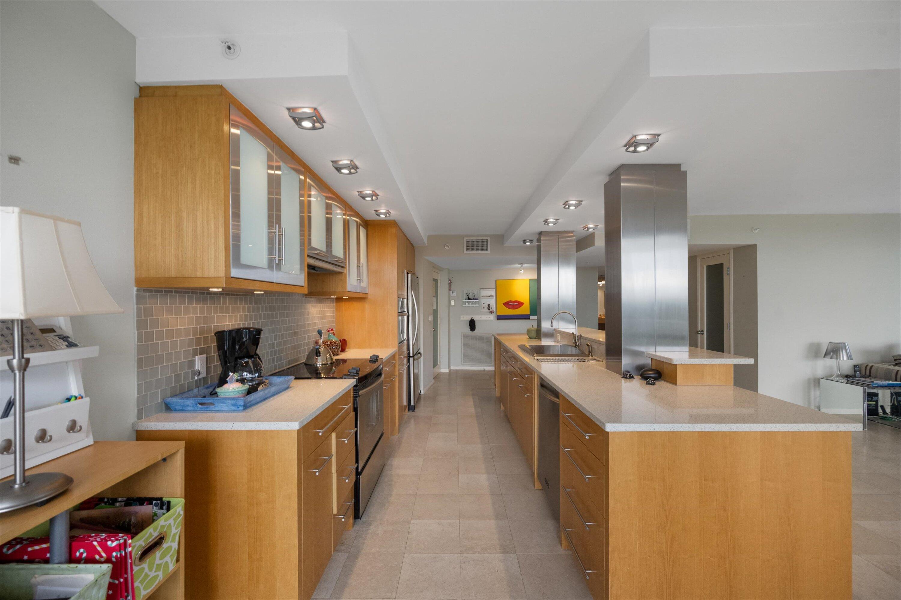 Image 4: Kitchen