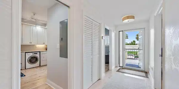 Image 2: Entry