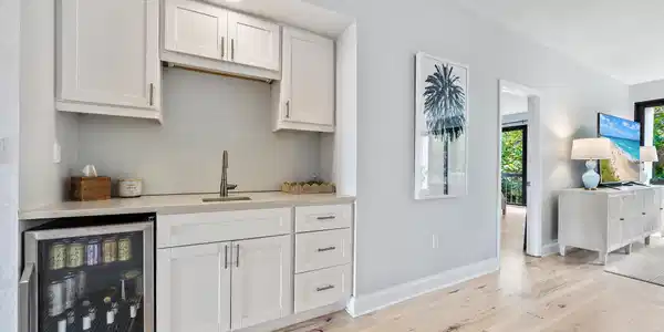 Image 3: Wet bar