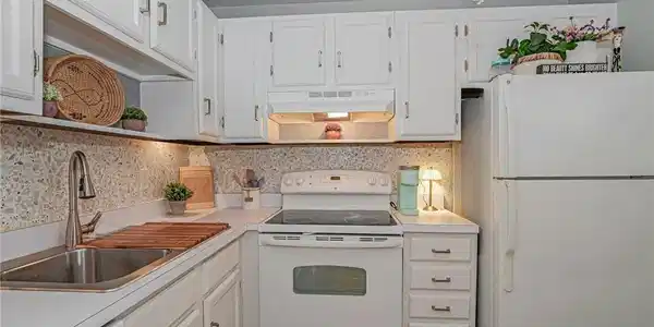 Image 3: 3