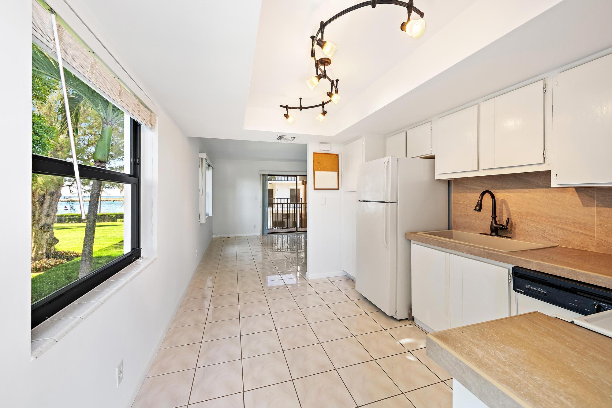 Image 2: 300 Inlet Way 3 Entry Water View