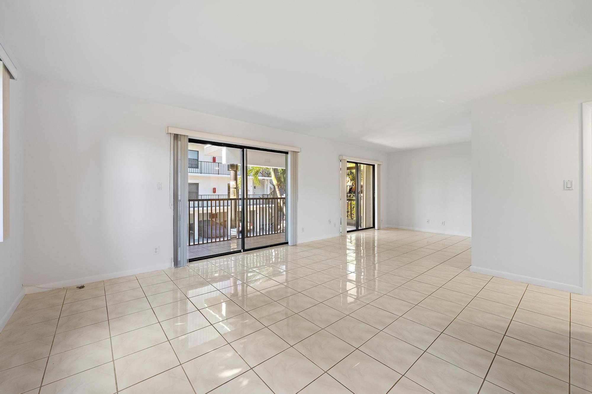 Image 3: 300 Inlet Way 3 Living 1