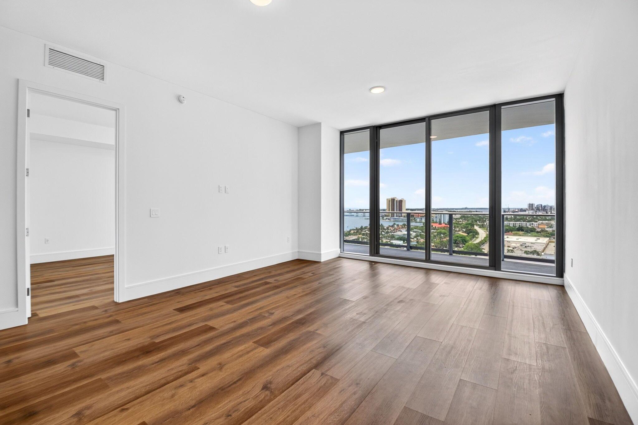 Image 3: Living Area
