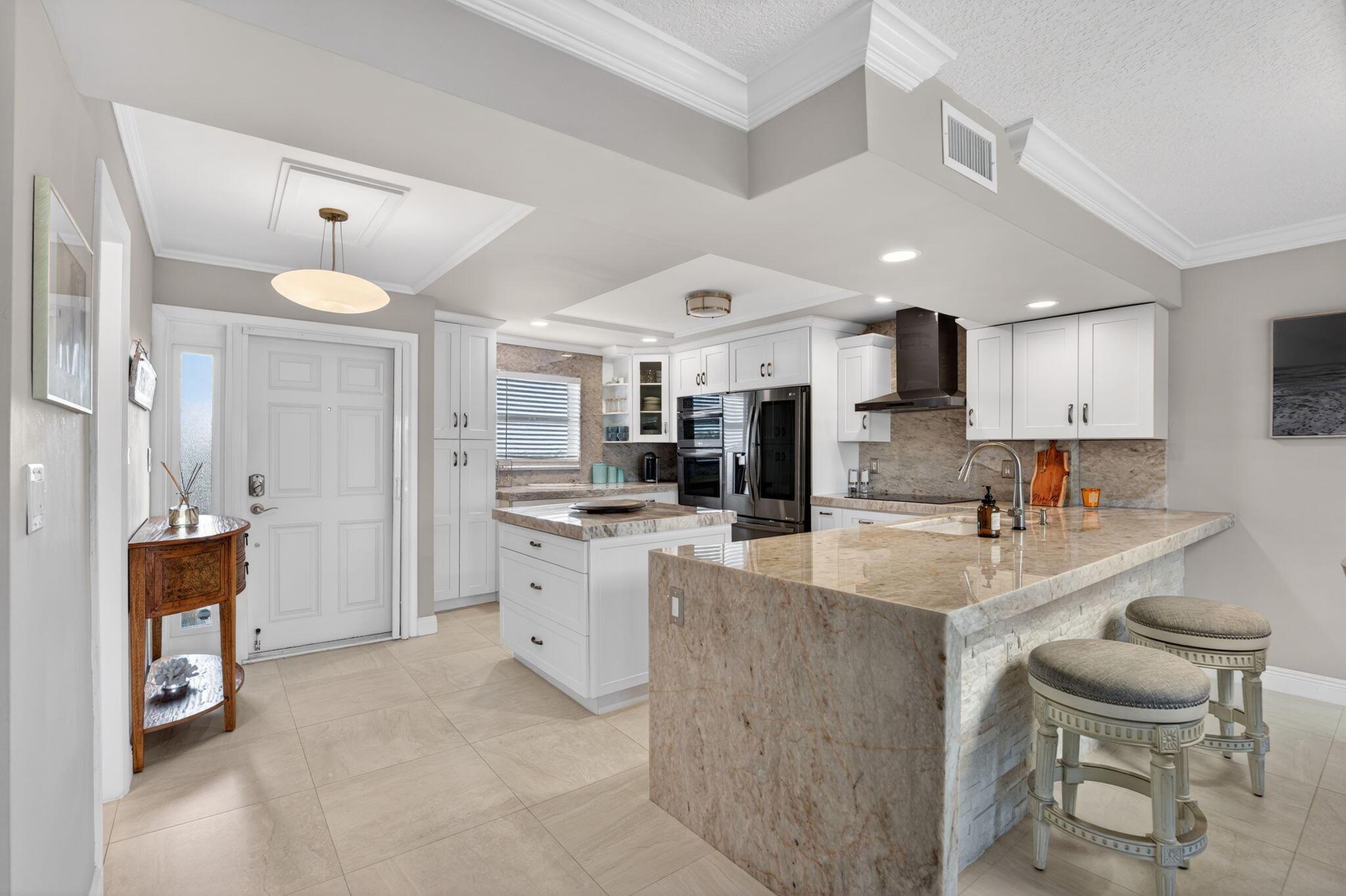 Image 3: Kitchen